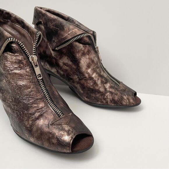 Helle Comfort Brown Booties Metallic Zipper Accent - Picture 2 of 11